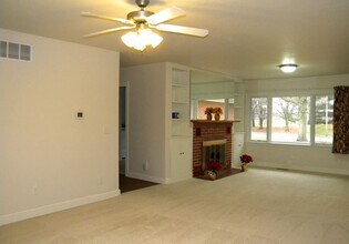 2010 S Race St in Urbana, IL - Building Photo - Building Photo