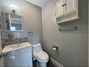 11001 SW 56th St-Unit -1 in Miami, FL - Building Photo - Building Photo