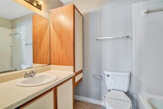 1081 S Hiawassee Rd in Orlando, FL - Building Photo - Building Photo