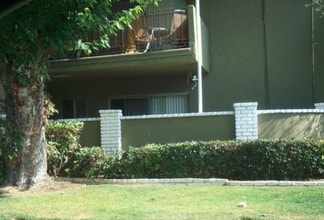 Emerald Pointe Apartments in Riverside, CA - Building Photo - Building Photo