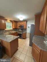 6919 Rolling Rd in West Springfield, VA - Building Photo - Building Photo