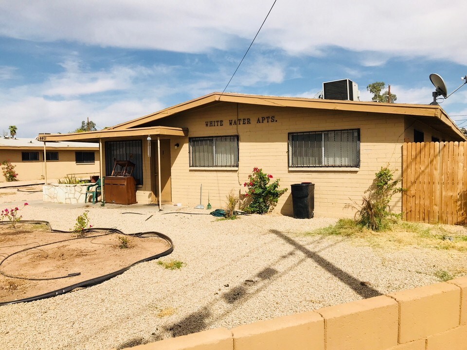 4401 N 23rd Ave in Phoenix, AZ - Foto de edificio