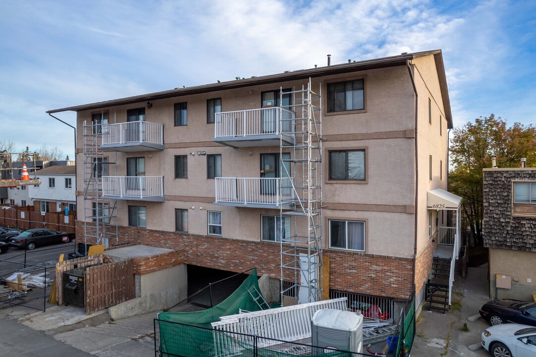 Thorcliffe Mews Condominium in Calgary, AB - Building Photo