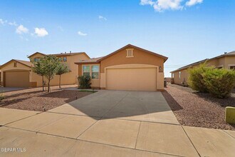 1021 Aerodyne in Socorro, TX - Building Photo - Building Photo