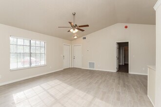 1067 Pappas Rd SE in Palm Bay, FL - Building Photo - Building Photo