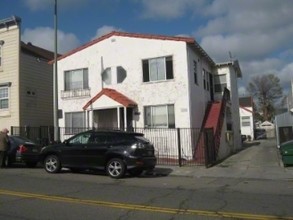 1322 E 18th St in Oakland, CA - Building Photo - Building Photo