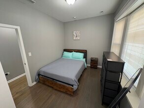 1755 E 72nd St in Chicago, IL - Building Photo - Building Photo