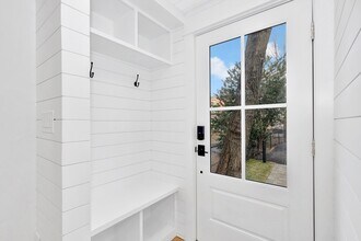 140 Rindge Ave, Unit 140 in Cambridge, MA - Building Photo - Building Photo