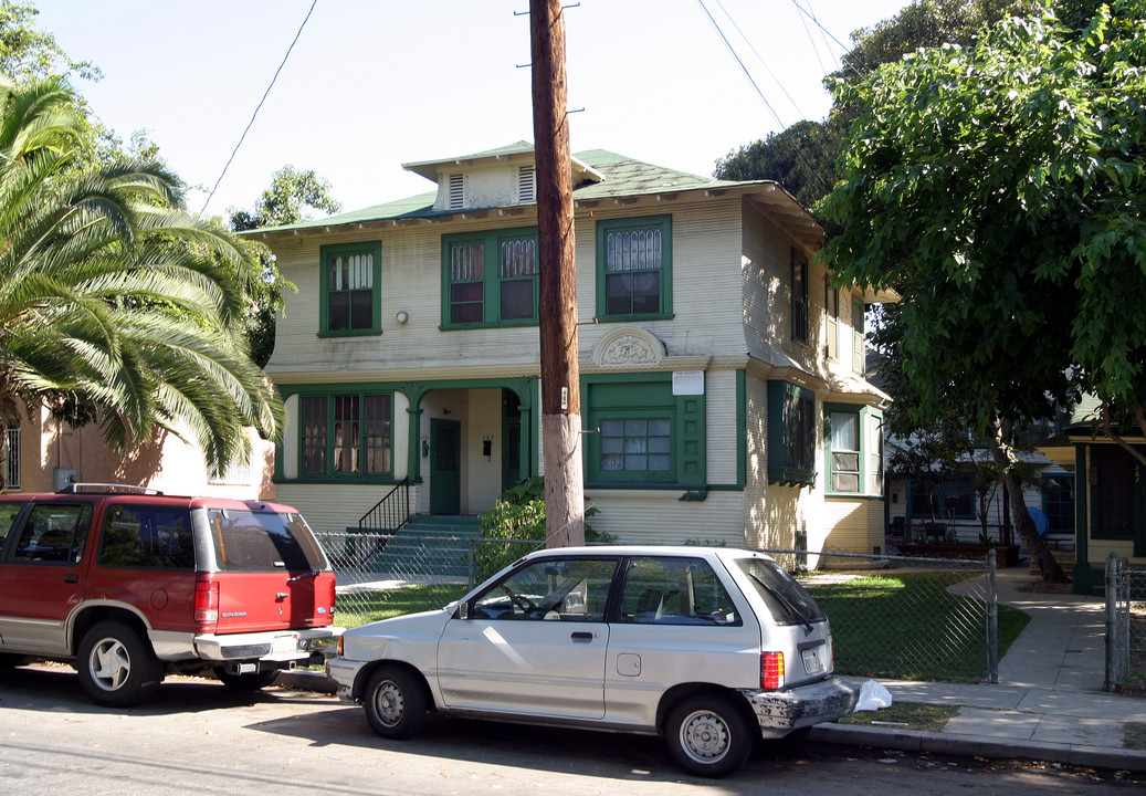 157 E 36th St in Los Angeles, CA - Foto de edificio