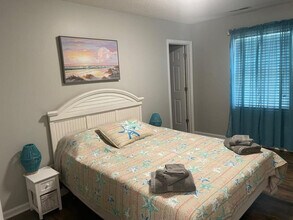 321 NE 59th St in Oak Island, NC - Building Photo - Building Photo