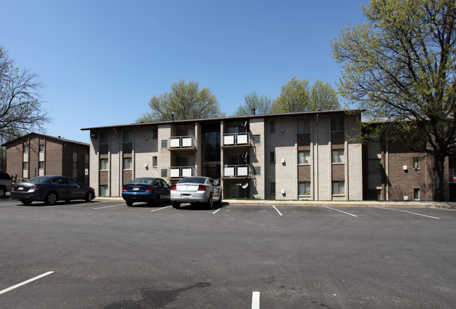 Glenarden Apartments in Lanham, MD - Foto de edificio - Building Photo