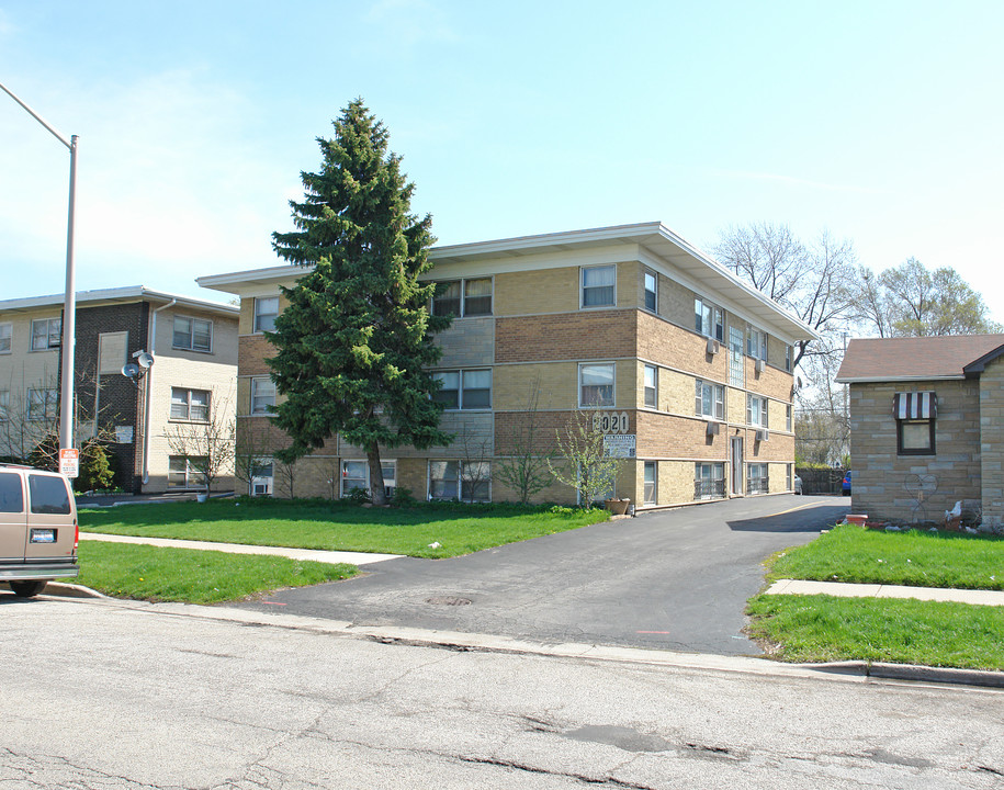 2021 N 19th Ave in Melrose Park, IL - Building Photo