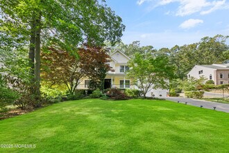 13 Victorian Woods Dr in Atlantic Highlands, NJ - Building Photo - Building Photo