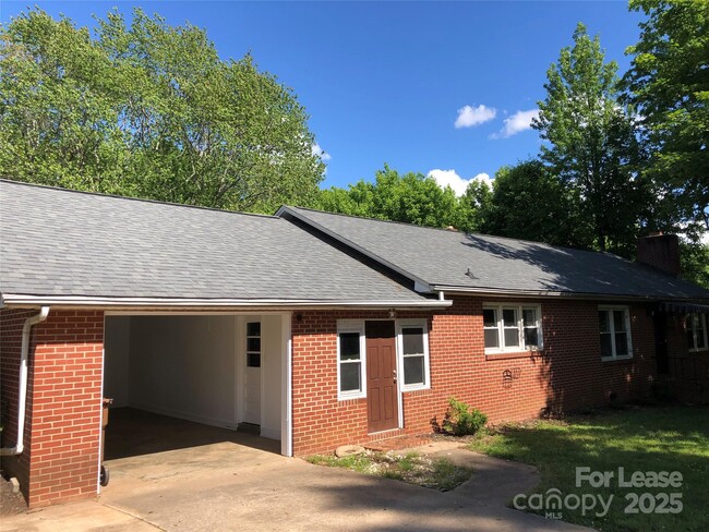 2043 Dale Ave in Lincolnton, NC - Building Photo - Building Photo