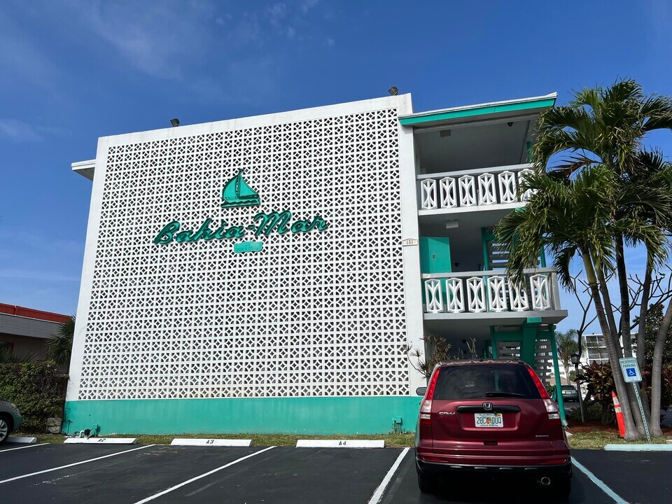 131 Shore Ct in North Palm Beach, FL - Building Photo