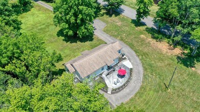 4518 Holston Hills Rd in Knoxville, TN - Building Photo - Building Photo