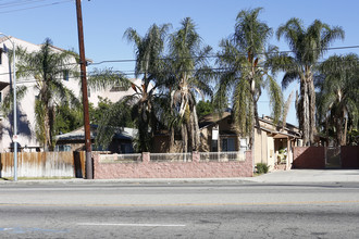 4962-4966 Sepulveda Blvd in Sherman Oaks, CA - Building Photo - Building Photo