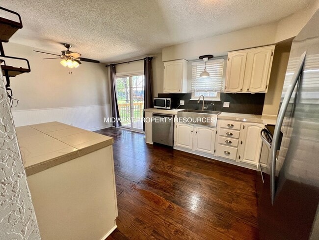 913 SW Speas Dr in Blue Springs, MO - Building Photo - Building Photo