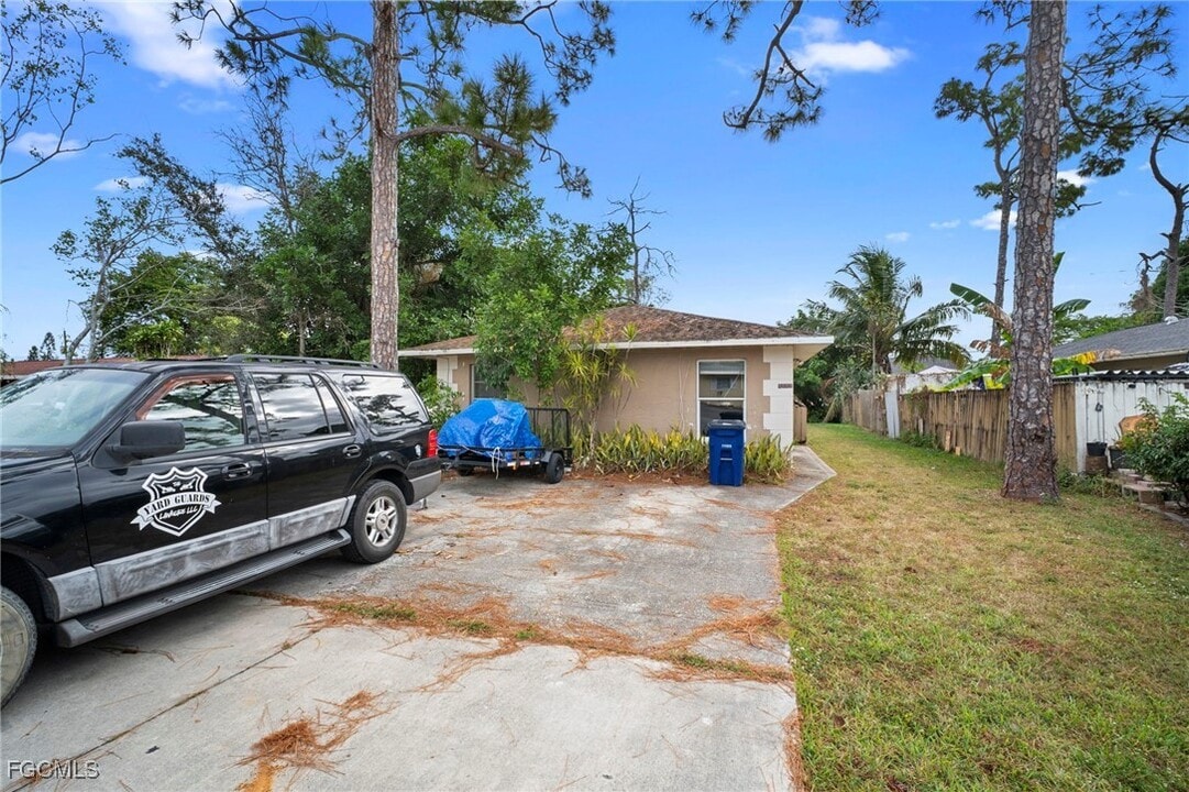 5449 Tenth Ave in Ft. Myers, FL - Building Photo