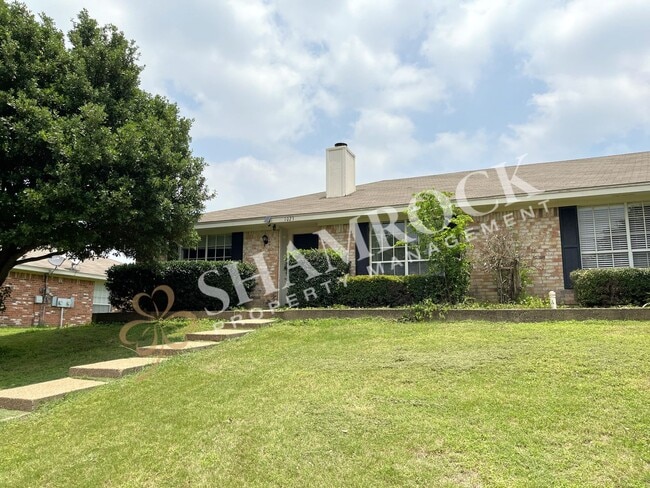 property at 1023 Parkview Cir