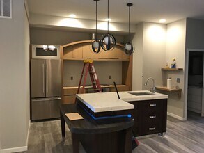 105 N College Ave-Unit -2 in Bloomington, IN - Building Photo - Building Photo