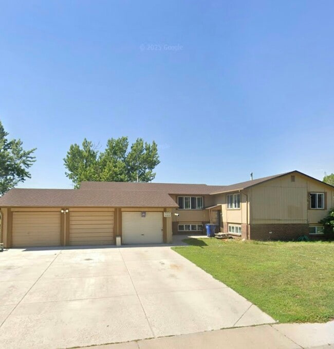 property at 9052 W Washburn Pl