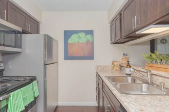 Creekside Villas at Clear Lake Apartments in Houston, TX - Foto de edificio - Building Photo