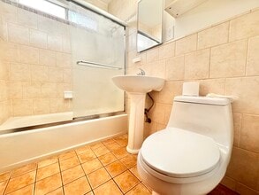 1278 N Van Ness Ave in Los Angeles, CA - Building Photo - Building Photo