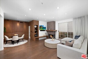 930 N Doheny Dr in West Hollywood, CA - Building Photo