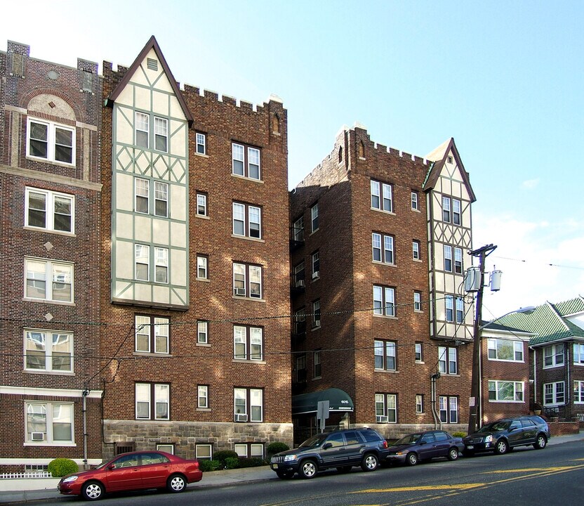 6015 Kennedy Blvd E in West New York, NJ - Foto de edificio