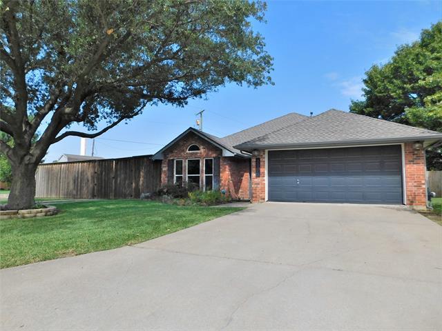 2001 Oak Tree Dr in Denton, TX - Building Photo - Building Photo