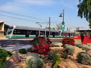 Sonoran Ridge Apartments in Tempe, AZ - Foto de edificio - Building Photo