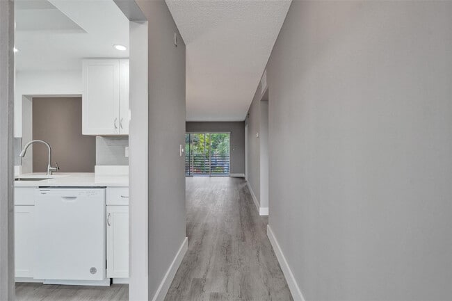 1541 S Ocean Blvd in Pompano Beach, FL - Foto de edificio - Building Photo