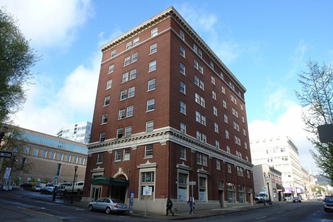 Roosevelt Plaza Apartments in Portland, OR - Foto de edificio