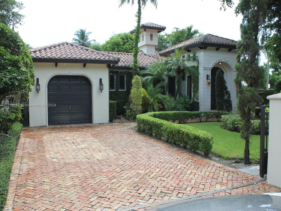 5329 Granada Blvd in Coral Gables, FL - Building Photo