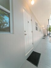3676 Oak Ave-Unit -3 in Miami, FL - Building Photo - Building Photo