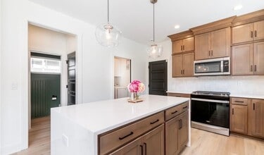 719 E Chestnut St in Jeffersonville, IN - Building Photo - Building Photo