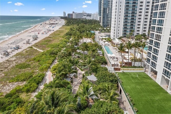 2301 Collins Ave, Unit 523 in Miami Beach, FL - Building Photo - Building Photo