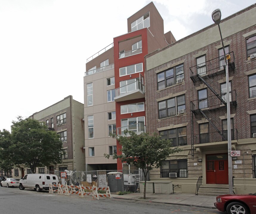 392 Saint Marks Ave in Brooklyn, NY - Building Photo