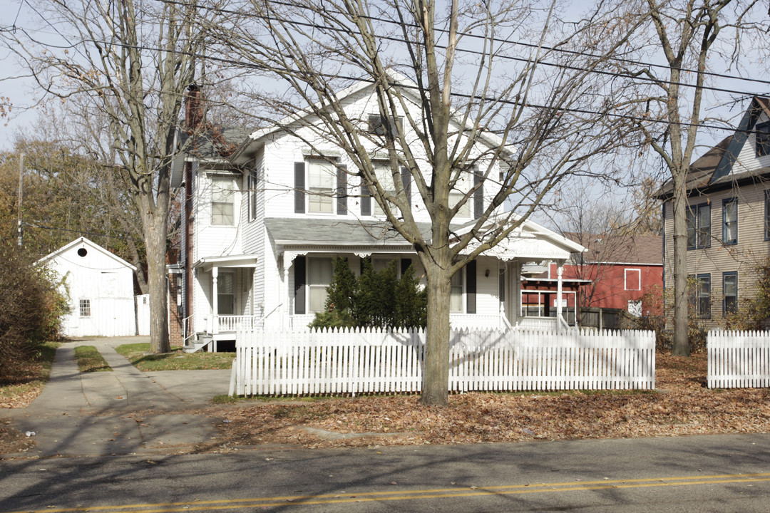 302 W Vine St in Kalamazoo, MI - Building Photo