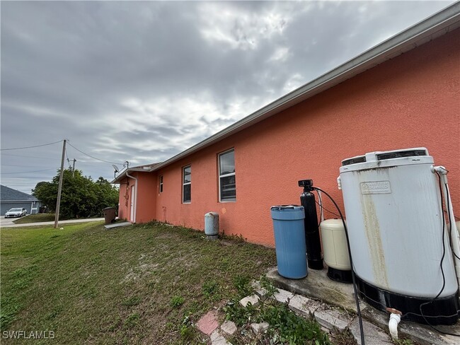 2902 Colin Ave S in Lehigh Acres, FL - Building Photo - Building Photo