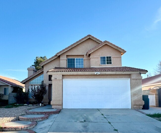 744 E Ave. J in Lancaster, CA - Building Photo - Building Photo