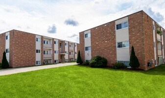 Kortright Apartments in Guelph, ON - Building Photo