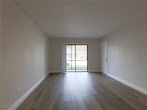 5321 Summerlin Rd in Ft. Myers, FL - Building Photo - Building Photo