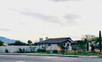 6910 W Chervil Pl in Tucson, AZ - Foto de edificio - Building Photo