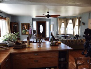 215 Amherst St in Granby, MA - Foto de edificio - Building Photo