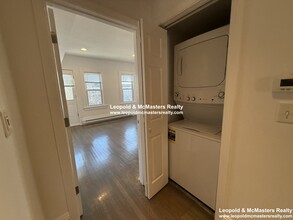 1425 Beacon St, Unit 3 in Brookline, MA - Foto de edificio - Building Photo