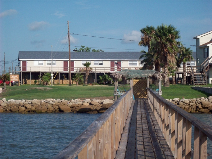 Mandolin Pier in San Leon, TX - Building Photo