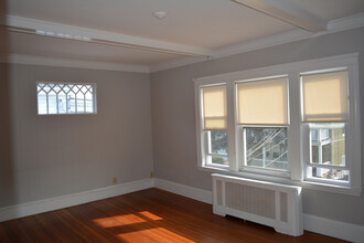 63 Freeman St, Unit 2 in Arlington, MA - Foto de edificio - Building Photo