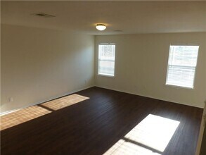 413 Quarter Ave in Buda, TX - Building Photo - Building Photo